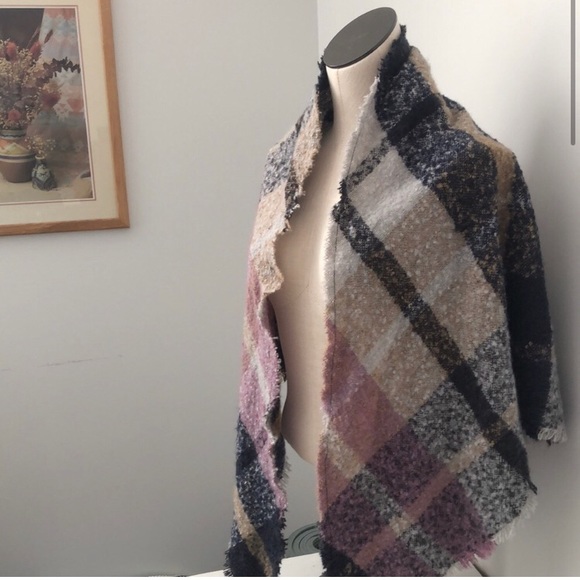 Pretty & Soft Shawl Wrap Scarf - Picture 2 of 8